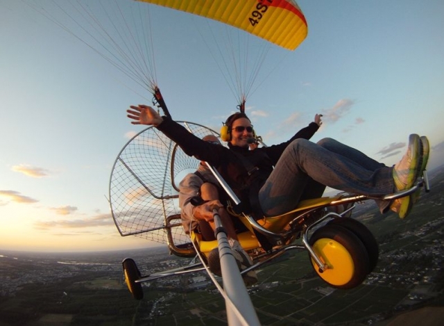  世界动力伞冠军和洗礼 